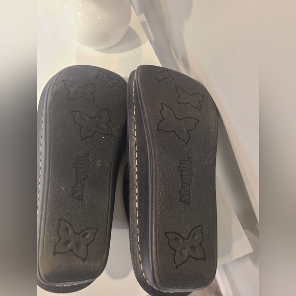 Alegria Black Patent Leather slip on clogs  size 38 - Picture 3 of 4